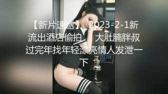 红颜俏佳人好骚颜值不错，露脸跟大哥在家啪啪做爱给狼友看，自己拿着手机拍摄让小哥爆草抽插玩奶子表情好骚