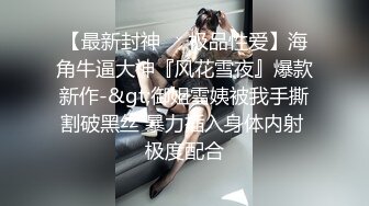 穿上吊带丝袜后变身小母狗