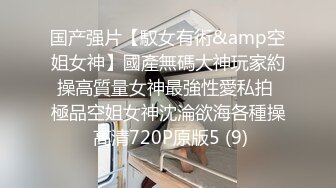 年轻小女友露脸直播和男友做爱，打飞机乳交，女上位无套战白虎特写近景操逼，白浆可不少