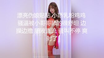 漂亮美女正和闺蜜打电话讲到一半时被男友拉到房间操B,刚开始干发现在拍摄躲被窝里不出来了,想尽一切办法最终干了她!国语