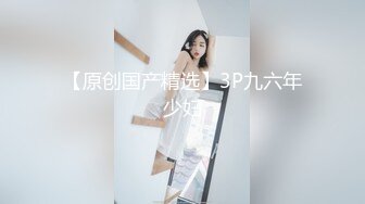 白色T恤苗条身材妹子，舌吻调情沙发上骑坐自己动床上猛操