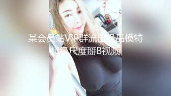   研学旅行时偷拍女同学洗澡,挺爱干净的一个女孩,洗澡的时候把内衣和袜子都洗干净了