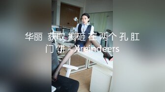 小妹妹骚姐姐全程露脸大秀直播，跟狼友互动撩骚，伸着舌头要舔狼友大鸡巴，揉奶玩逼道具抽插让姐姐吃奶子