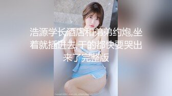  头套男沙发推到掰开鲍鱼被狠狠爆操一番，贵妃床上女上位销魂啪啪骑乘眼镜妹子