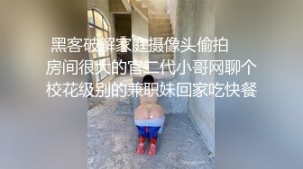 欣儿刚成年，诱人的小萝莉全程露脸大秀直播，无毛白虎逼娇嫩的小奶子给小哥口交大鸡巴，让小哥用道具狂插