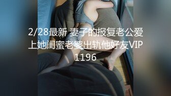 好几个年轻小妹的诱惑，全程露脸没有男人玩的也好嗨，无毛白虎逼娇嫩的小奶子，双头道具互相草，浪叫不止