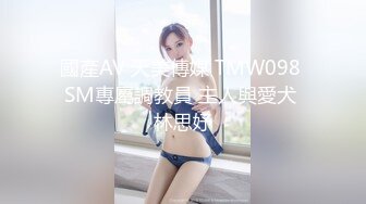 白嫩少妇，户外车震，车门打开，超级刺激