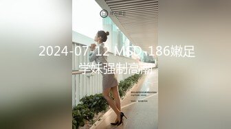 【极品轻熟女】少妇3P还是少妇放得开玩得花，与两个中年大叔玩3P十分淫乱，十分刺激！