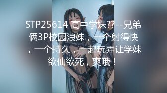 在客廳一邊看宮廷劇一邊和美乳女友無套打砲真新奇