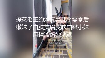 【新片速遞】  商场女厕刁钻视角偷拍 不敢坐半蹲着尿的 极品少妇 鲍鱼保养的非常好