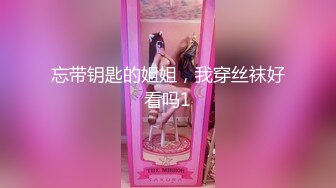    爆乳黑丝大屁股颜值不错的御姐深夜酒店榨精小哥哥，道具玩弄骚穴呻吟，交大鸡巴对着镜头后入抽插浪荡呻吟