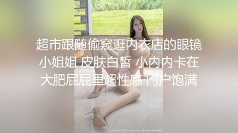 坦克少妇露脸道具自慰，吊钟奶子撅起屁股露出一个大黑鲍鱼，阴毛好多