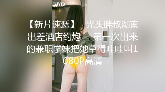 粉裙美艳少妇和家人逛公园 性感蕾丝透明内裤包裹肉臀前C微透黑森林弯腰撅臀裆部有湿痕很诱惑