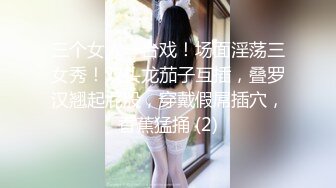 服装店老板娘在店里逼里夹着跳弹接客卖货闲聊，全程露脸顾客一走就开始骚，躲进试衣间脱光揉奶子自慰骚逼