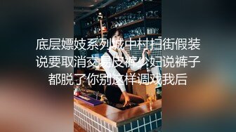 黑丝露脸非常骚的御姐少妇一个人精彩大秀直播诱惑，舔弄假鸡巴揉奶玩逼道具抽插，还自己舔脚趾的样子真骚啊