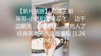 商场女厕全景偷拍多位美女嘘嘘 各种小嫩穴完美呈现 (1)