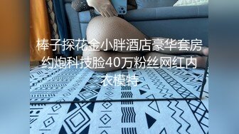 搂着女友细腰冲锋