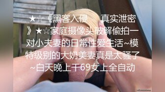 售楼小姐带客户看房子 月底为了冲业绩 无奈只好答应客户的无理要求