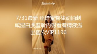 中年妇女重口味舔弄老黑大鸡巴 特写插入后入爆草 厨房里露脸被干 还被草尿了