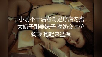 最新流出题材类作品大神电车上一路尾随年轻制服学生妹躲到卫生间边看手机里A片边自慰二指猛抠白浆直流