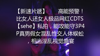 51假期我们又出来拍摄了老婆嫌我把她腿拍短了亲自对镜自拍示范祝大家节日玩的开心