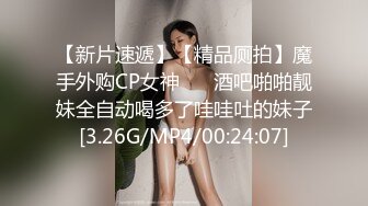 晚上窗外近距离偷窥隔壁合租房的电子厂女工洗澡几次往往看差点被她发现