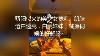 风韵犹存的D奶阿姨和老公爱爱自拍