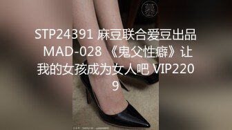 气质金丝眼镜妹子，无套口交吃鸡，深喉白虎啪啪，后入插入蜜桃臀，内射