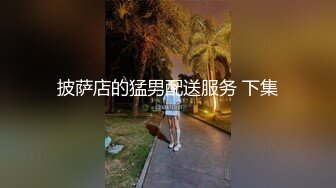 两女子在网吧大打出手，衣服撕破了，洁白的大奶子看得网管都不想劝架