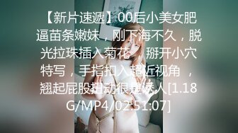 女神妹子商场试衣间换衣服被偷拍 身材不错哦