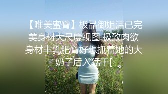 小小酥：我第一次摸你们男人的器官，他抓着我的手又抓了两下，一下去就插进去了，当时我的下边已经湿了，很痛，弄不过他啊