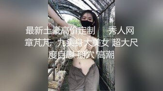 极品大奶风骚小美人露脸激情大秀直播，皮肤白皙高颜值，各种撩骚动作不断，揉奶抠逼浪叫呻吟，看了秒硬真骚