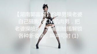 2020新跟拍！拍这么漂亮的美女小姐姐.边玩手机边嘘嘘.心跳加快