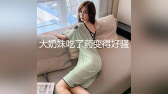 童颜巨乳大奶子美女，粉嫩下体肉感十足的线条，道具自慰粉嫩小穴