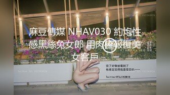 大神旅游景区一路走一路抄底众多的美女少妇眼界大开 (13)