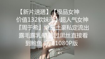  大奶子小乳头的极品少妇身材非常棒，深夜撩骚狼友揉捏骚奶子玩奶头