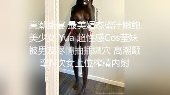 连续叫来俩妹子，小萝莉没感觉换白嫩好身材少妇，脱光了挺带劲