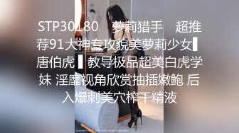 办公楼女厕偷拍黑裙深V气质美女 潇洒走来献B穴口开裂还大