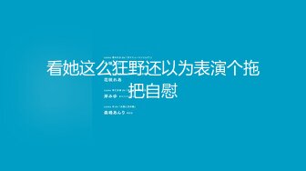  新人苗条嫩妹来大姨妈只能给炮友交，脱下内裤露粉嫩逼逼，交舔屌按头插嘴