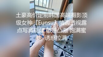 三男两女居家乱交Party,俩小母狗翘著蜜桃臀等待大J8的进入