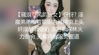    175CM模特级女神返场  拨开内裤揉骚穴  让妹子自己摸  主动骑乘爆插 操完看小逼