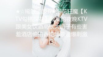 这练的是什么奇功！边上还有一群妇女参观！