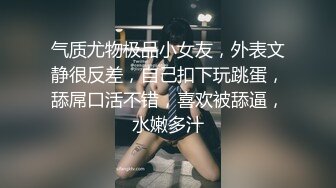 国产AV情景剧【巨乳人妻莎莎寂寞难耐❤️趁着丈夫出差不在家约粉丝来家里大战】