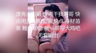 拉拉姐妹花露脸短发极品尤物少妇激情大秀直播，全程露脸让大姐穿上假鸡巴内裤爆草，吃奶玩逼亲小抠到逼喷水