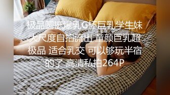 科技园女厕格子裙黑打底清纯小美女 两片湿滑的红嫩唇缝看着馋人