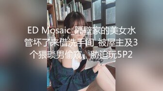   诱人的风骚少妇黑丝露脸让小哥在厨房里草，深喉交大鸡巴，让小哥按在窗边爆草抽插