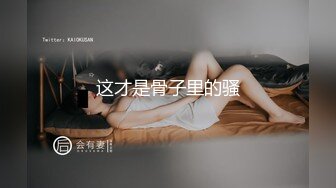 销魂少妇就爱大鸡巴全程露脸与大哥啪啪，给鸡巴舔硬了直接草，各种抽插小骚妇很主动口爆吞精，无毛逼就是骚