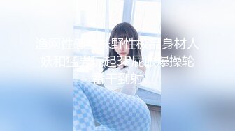 【新片速遞】 颜值美少女 偷偷躲在卧室中一个人直播自慰，全裸自慰极品大蝴蝶逼阴唇很厚，里面很粉