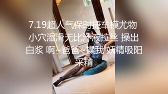 潜入单位女厕多角度偷拍美女同事的小嫩B