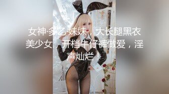 【新片速遞】  小伙单身宿舍约炮身材不错的清纯女友❤️先用道具把她的B玩出水再狠狠的操她的大肥B